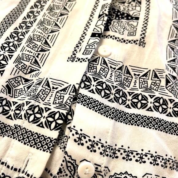 Lush Sz L Geometric Print Long Sleeve Collar Button Down Blouse - Picture 8 of 8